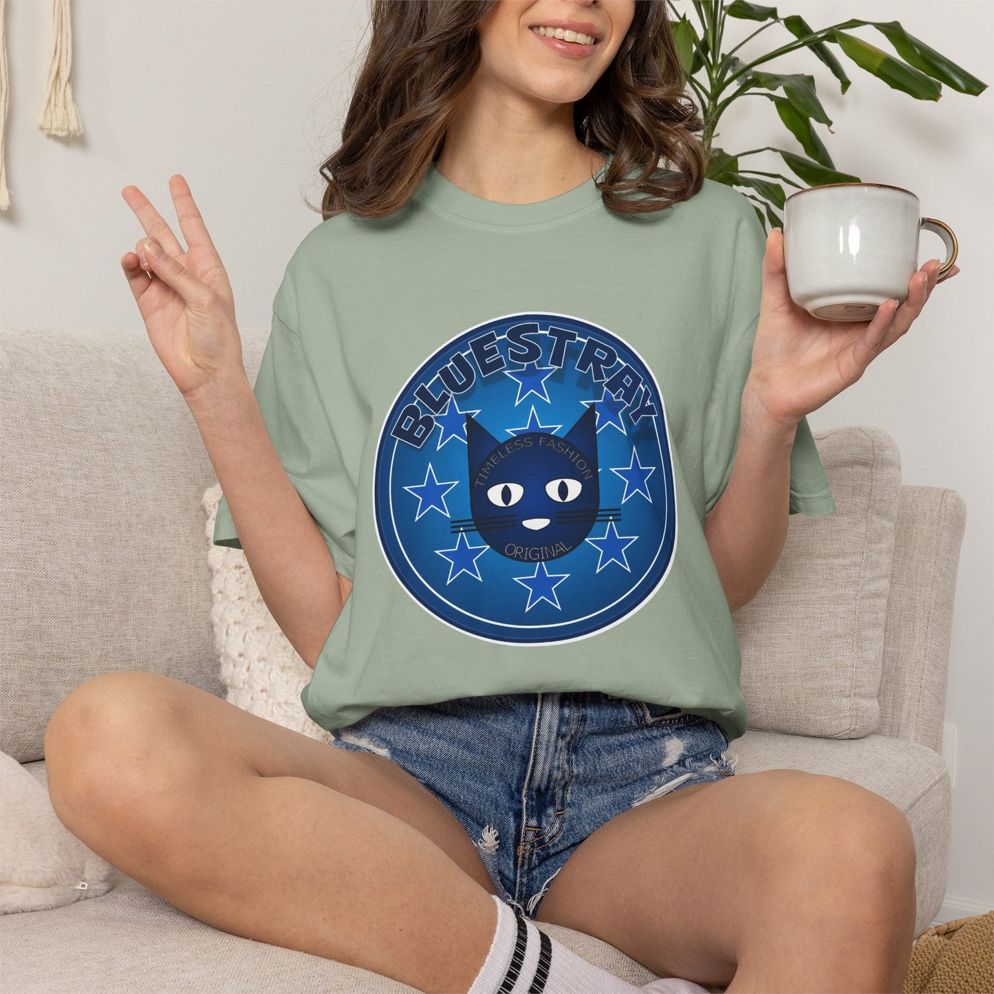Bluestray Cat Graphic T-Shirt — Retro Star Emblem Tee
