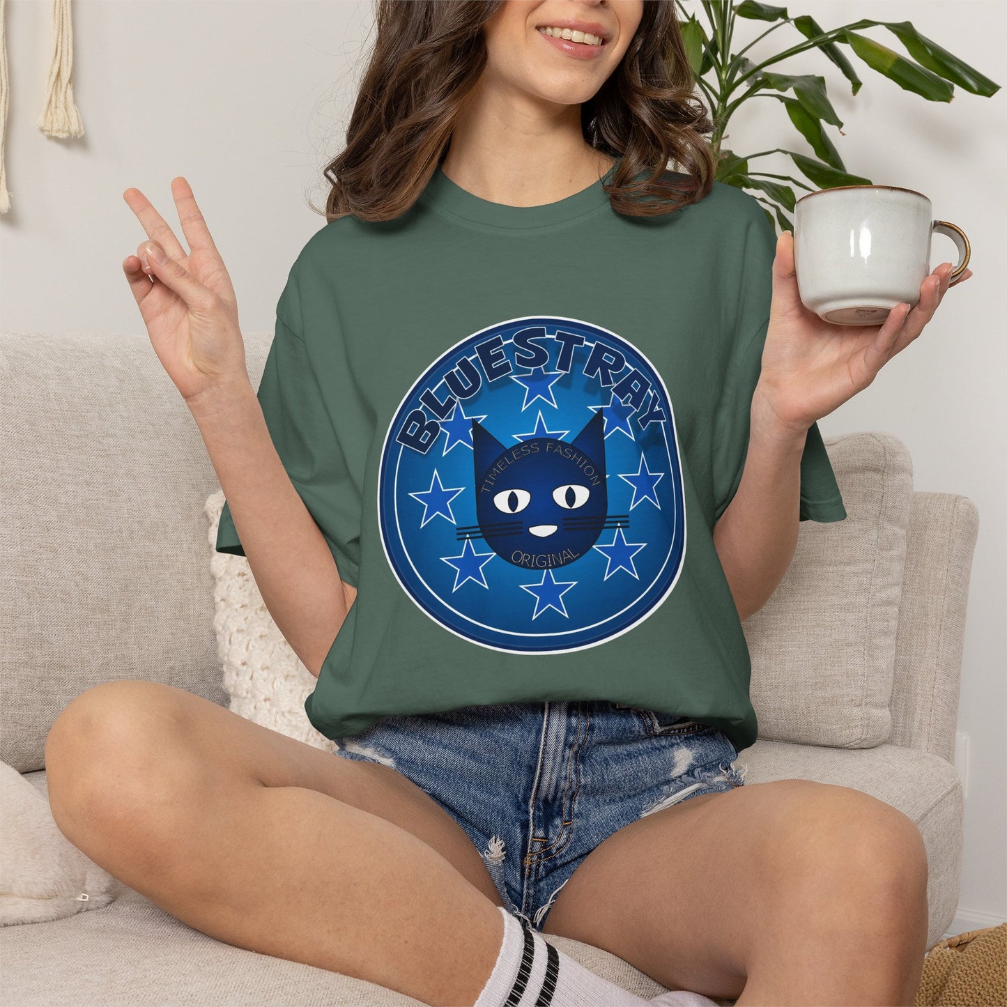 Bluestray Cat Graphic T-Shirt — Retro Star Emblem Tee