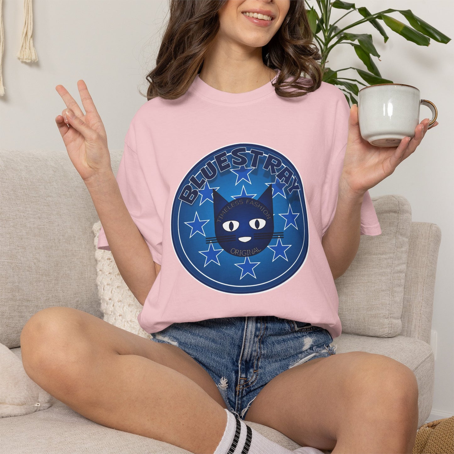 Bluestray Cat Graphic T-Shirt — Retro Star Emblem Tee