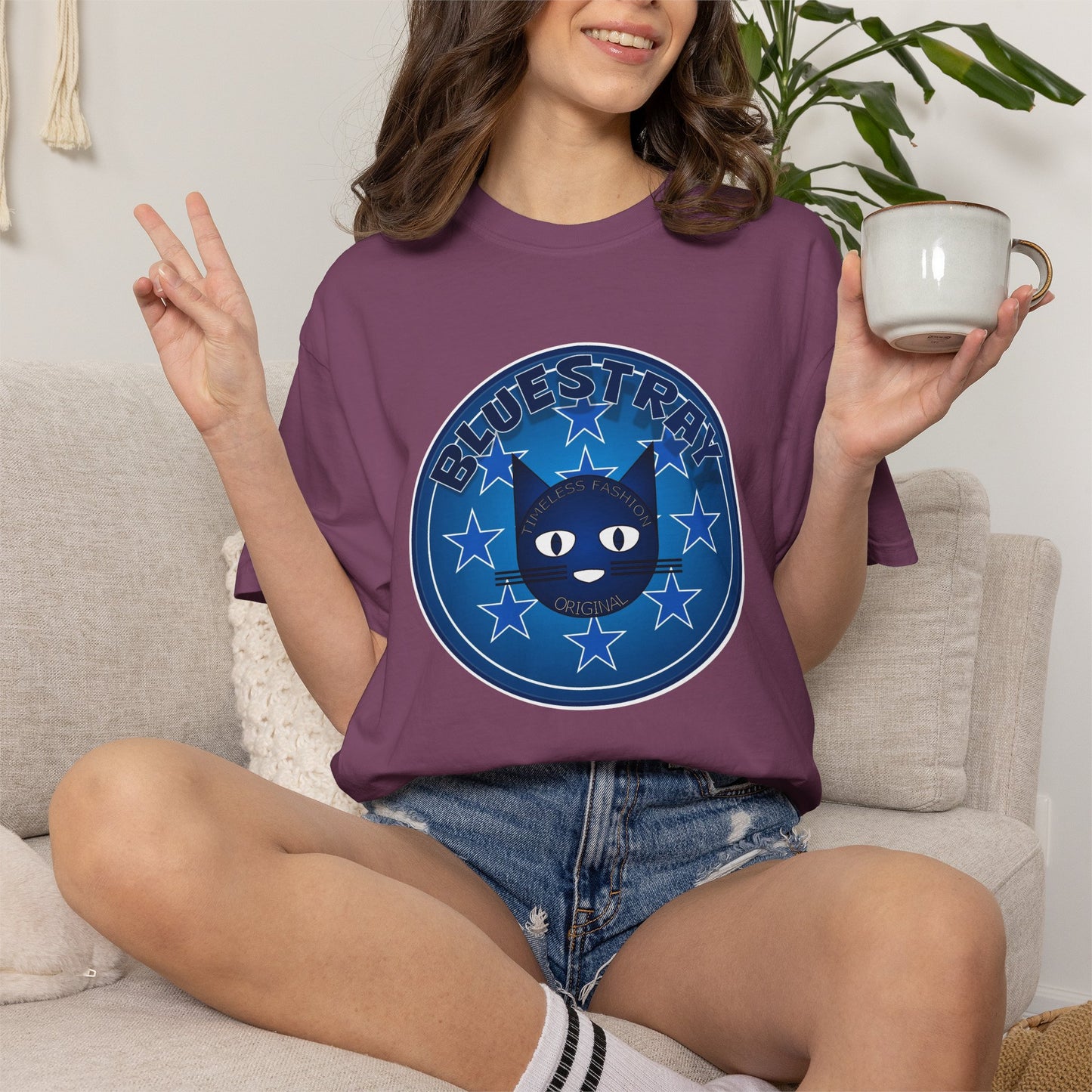 Bluestray Cat Graphic T-Shirt — Retro Star Emblem Tee