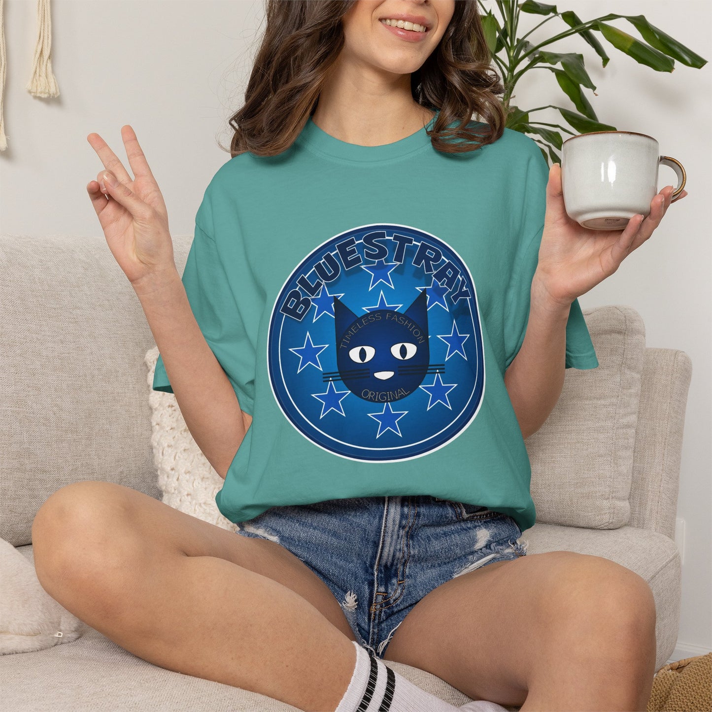 Bluestray Cat Graphic T-Shirt — Retro Star Emblem Tee