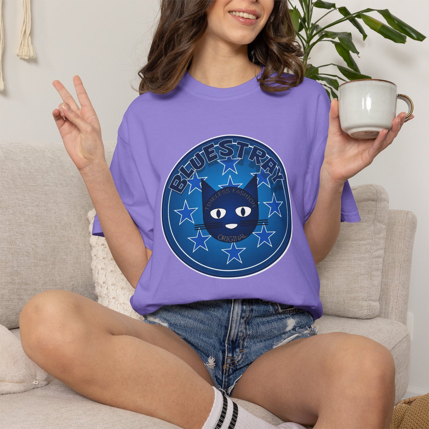 Bluestray Cat Graphic T-Shirt — Retro Star Emblem Tee